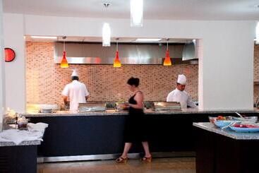 هتل Dogan Beach Resort & Spa
