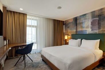 Doubletree By Hilton Hotel Van