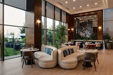 Doubletree By Hilton Hotel Van