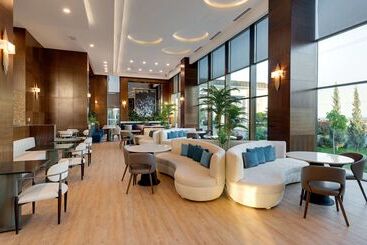 Doubletree By Hilton Hotel Van