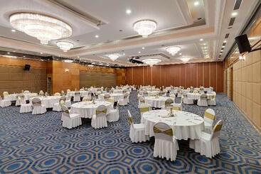 Doubletree By Hilton Hotel Van