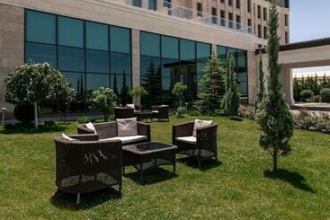 Doubletree By Hilton Hotel Van
