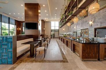 Doubletree By Hilton Hotel Van