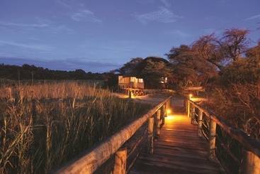 هتل Hakusembe River Lodge