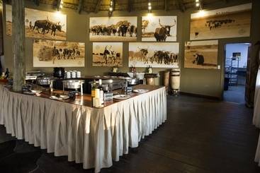 هتل Hakusembe River Lodge