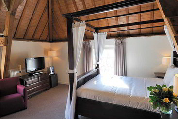 בית מלון כפרי Het Raedthuys Restaurant & Suites