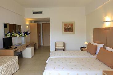 هتل Kythea Resort