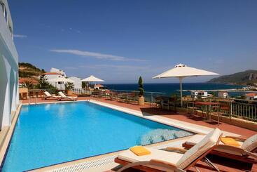 هتل Kythea Resort