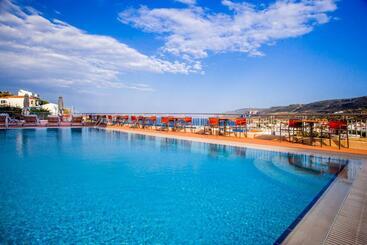 هتل Kythea Resort