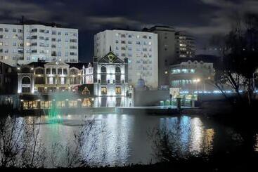 Lake Palace Hotel & Restaurant