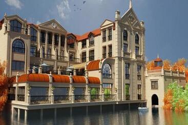 Lake Palace Hotel & Restaurant