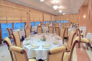 Lake Palace Hotel & Restaurant
