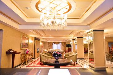 Lake Palace Hotel & Restaurant