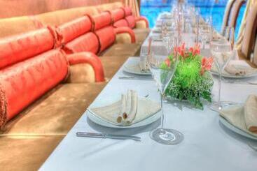 Lake Palace Hotel & Restaurant