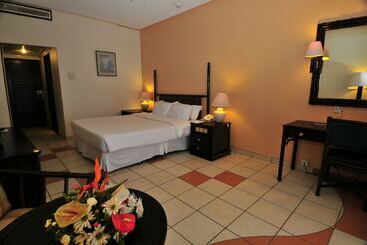 هتل Mombasa Continental Resort