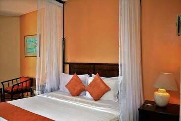 هتل Mombasa Continental Resort