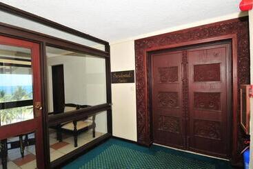 هتل Mombasa Continental Resort