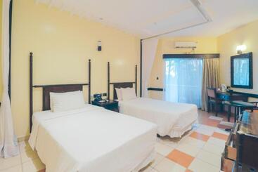 هتل Mombasa Continental Resort