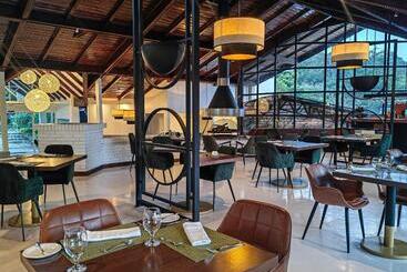 هتل Monteverde Lodge & Gardens By Boena