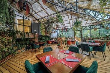 هتل Monteverde Lodge & Gardens By Boena