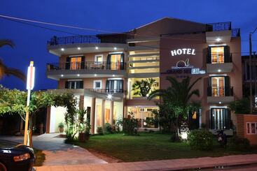 هتل Grand Nefeli