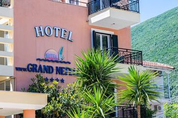 هتل Grand Nefeli