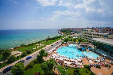 هتل Perla Beach Luxury   All Inclusive & Free Beach Access