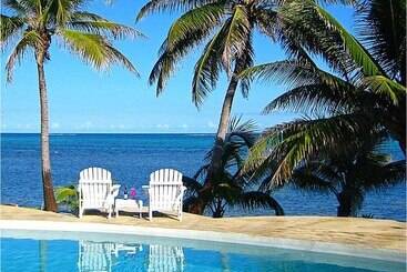 هتل Portofino Beach Resort An Authentic Island Escape!