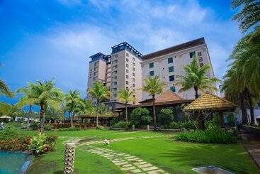 هتل Queena Plaza