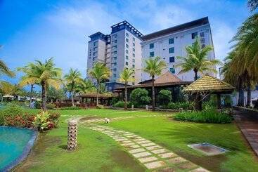 هتل Queena Plaza