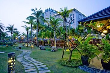 هتل Queena Plaza