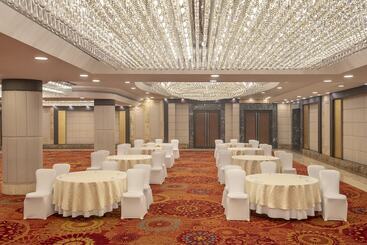 هتل Radisson Blu Kaushambi Delhi Ncr