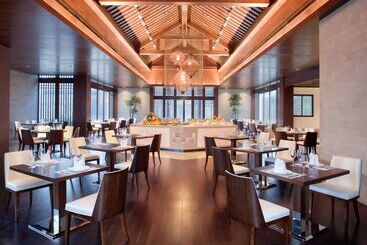 هتل Radisson Blu Resort Wetland Park