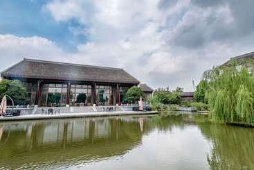 هتل Radisson Blu Resort Wetland Park