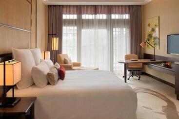 هتل Radisson Blu Resort Wetland Park