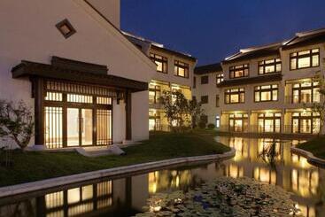 هتل Radisson Blu Resort Wetland Park