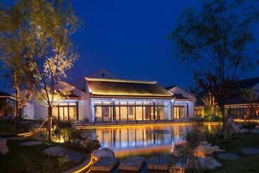 هتل Radisson Blu Resort Wetland Park