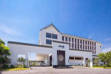 هتل Radisson Blu Resort Wetland Park