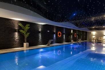 בית מלון כפרי Ramada Plaza By Wyndham Izmit