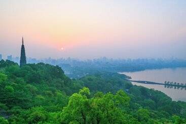 هتل Sheraton Grand Hangzhou Wetland Park Resort