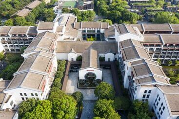 هتل Sheraton Grand Hangzhou Wetland Park Resort