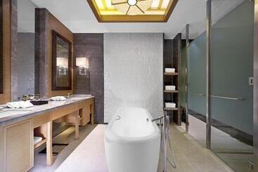 هتل Sheraton Grand Hangzhou Wetland Park Resort