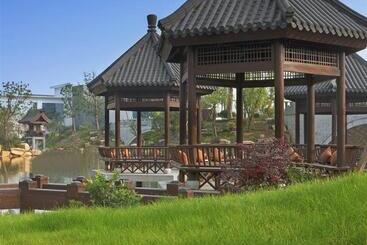 هتل Sheraton Grand Hangzhou Wetland Park Resort