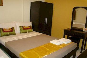 هتل Reddoorz Plus Near Mendoza Park