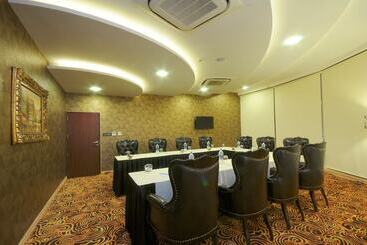هتل The Fern Residency  Rajkot