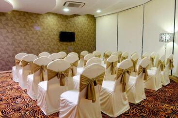 هتل The Fern Residency  Rajkot