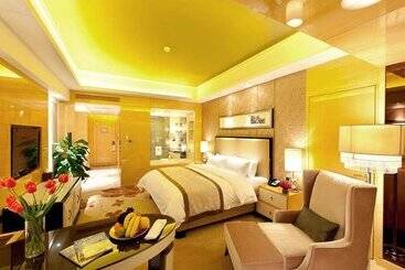 هتل Wyndham Grand Plaza Royale Colorful Yunnan