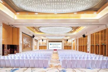 هتل Wyndham Grand Plaza Royale Colorful Yunnan