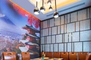 هتل Wyndham Grand Plaza Royale Colorful Yunnan