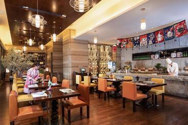 هتل Wyndham Grand Plaza Royale Colorful Yunnan
